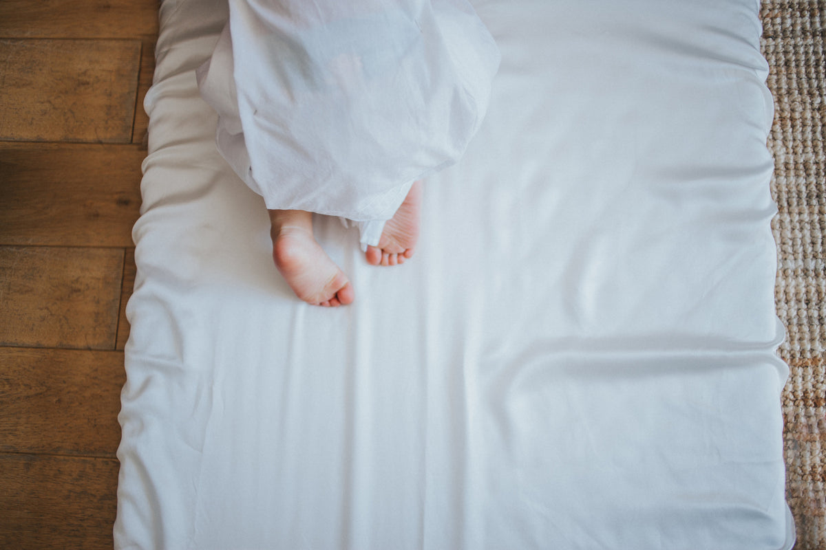 Fitted silk cot bed sheet